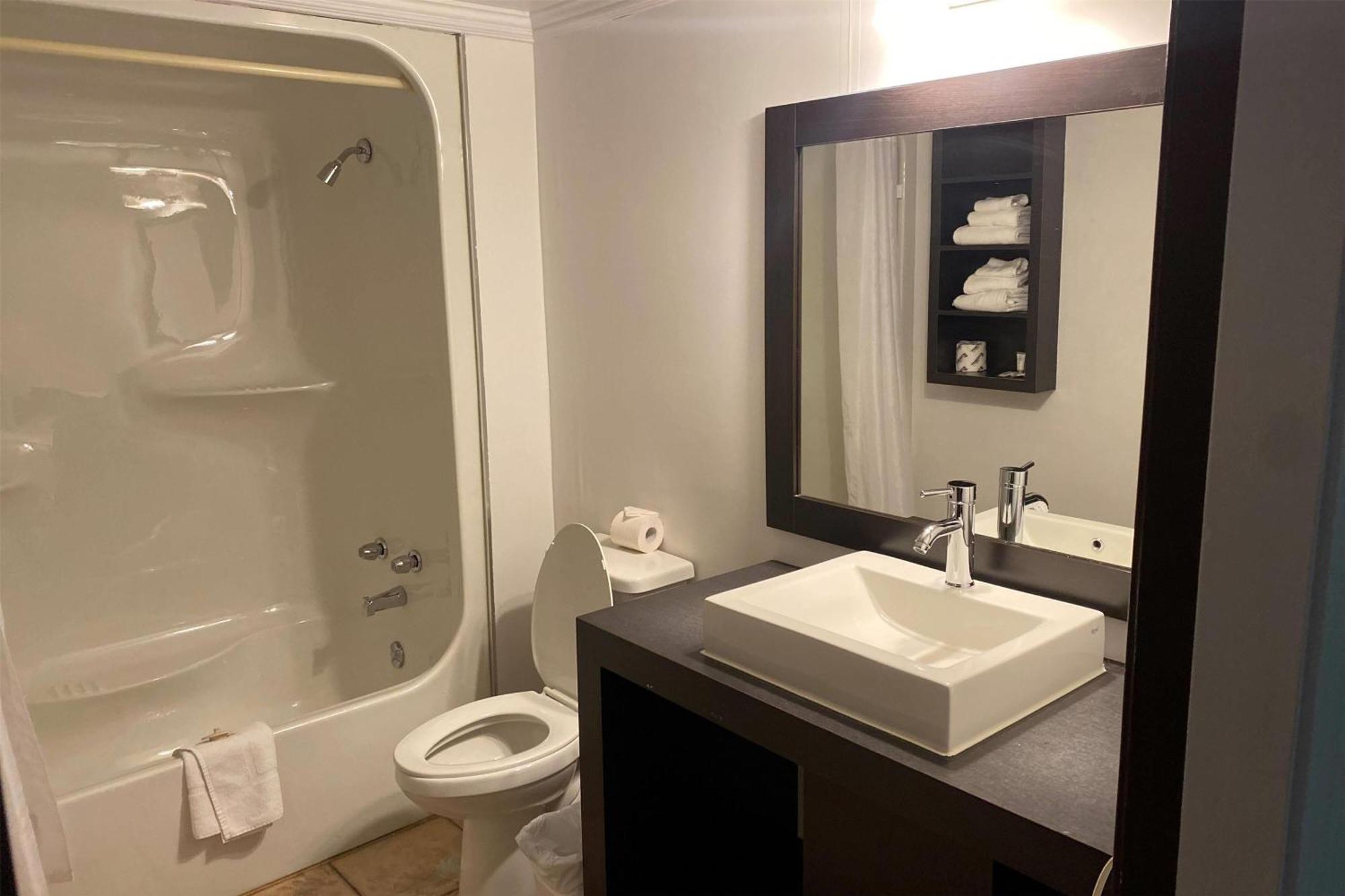 Ramada By Wyndham Hotel Laval